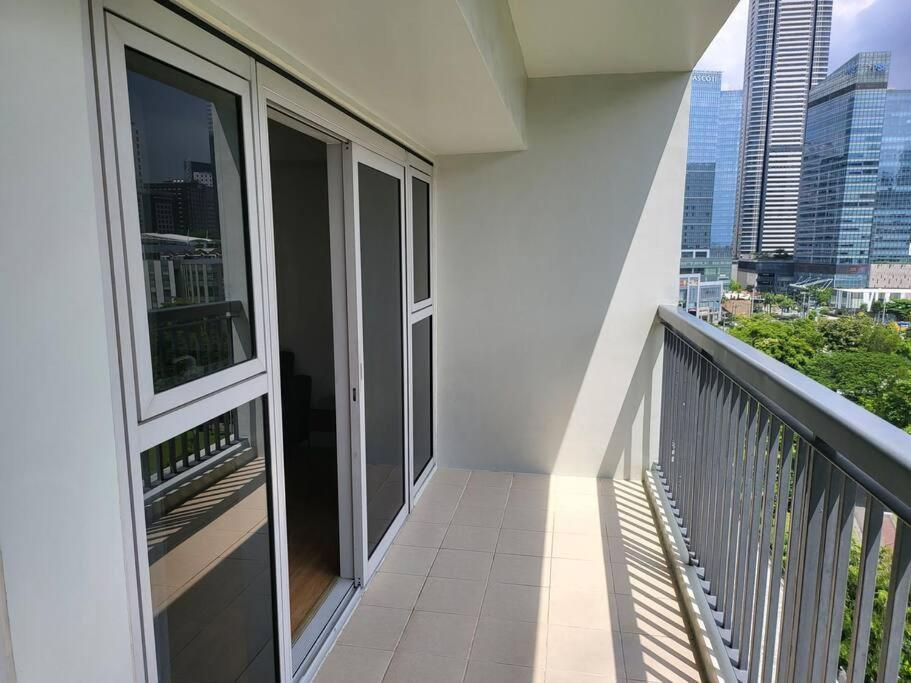 마닐라 Luxury @ Bgc Sleeps 6 Comfortably Fast Wifi Pool! 아파트 외부 사진