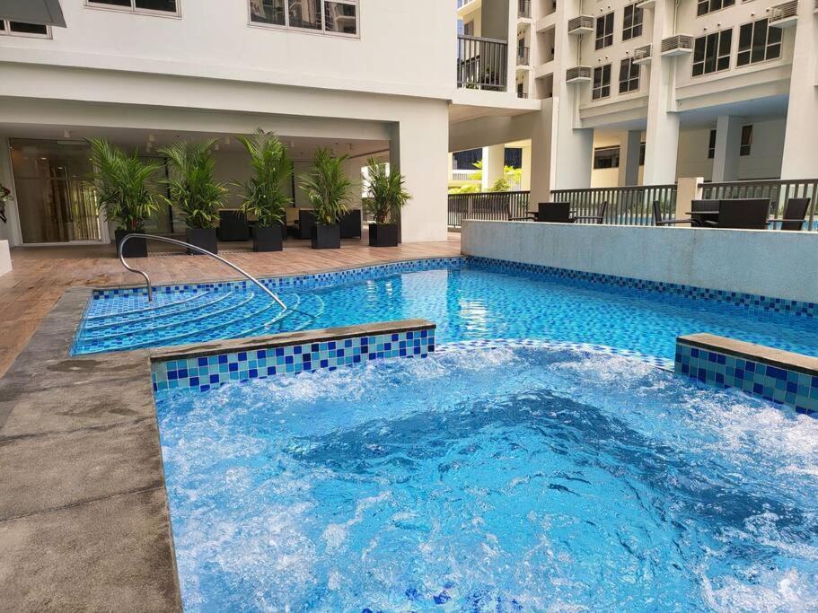 마닐라 Luxury @ Bgc Sleeps 6 Comfortably Fast Wifi Pool! 아파트 외부 사진